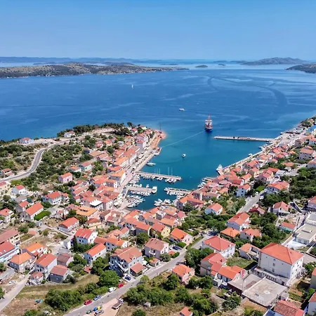 Apartamento With Wifi Sali, Dugi Otok - 8189 *