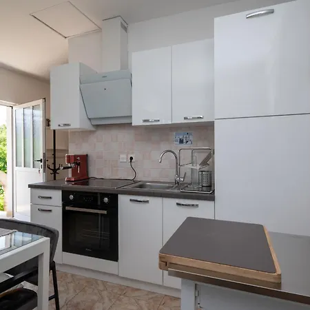 아파트 With Wifi Sali, Dugi Otok - 8189 *